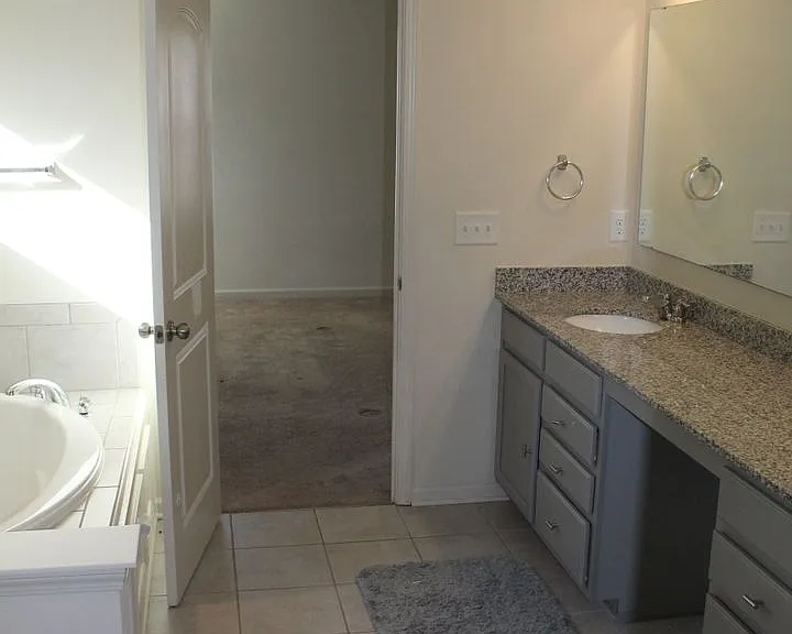 1390 Sarah Way — Photo 10