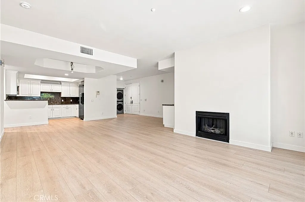 3 bed, 3.0 bath, 1711 sqft, $4,600 — Photo 1