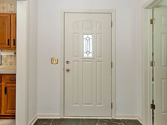 4th image of 1655 Walnut Heights Dr