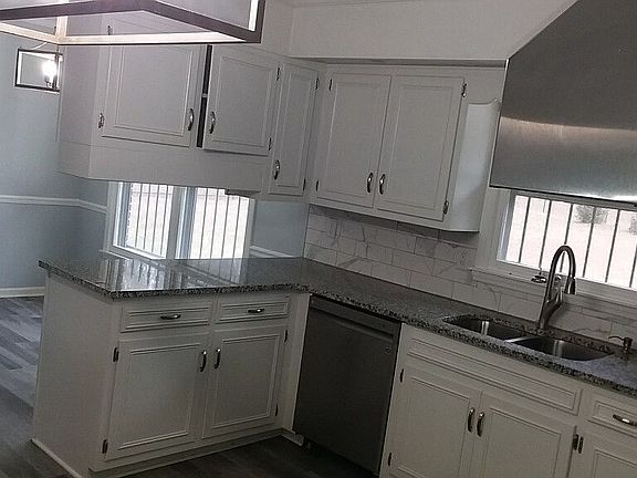 3rd image of 1905 Valley Creek Rd