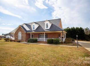 1270 Mirror Lake Rd, Lincolnton, NC 28092