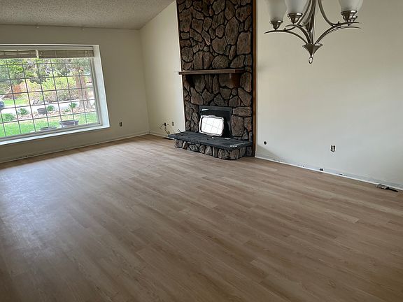Living room gas fireplace and bay window