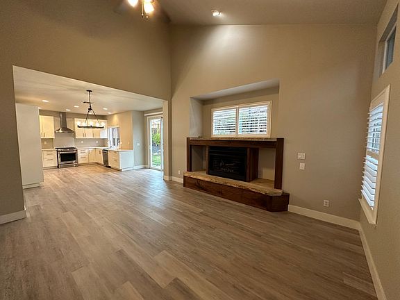 5th image of 584 Hillswick Cir