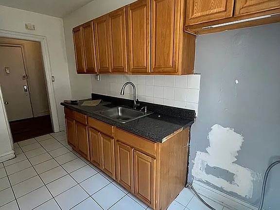 3rd image of 3320 Avenue H APT 6G