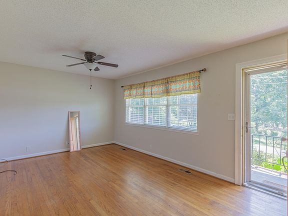 3rd image of 944 Hurtt Rd