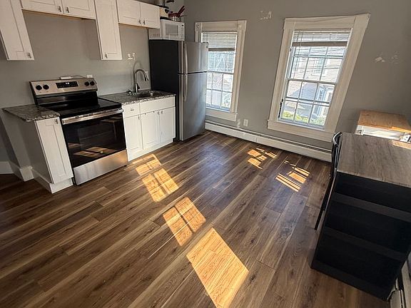 2nd image of 14 Pierce St APT B