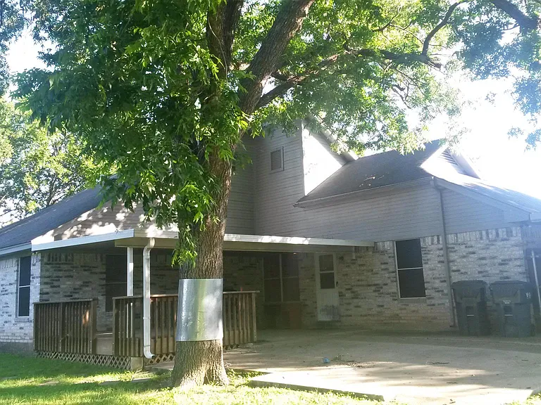 1607 N 15a St — Photo 32