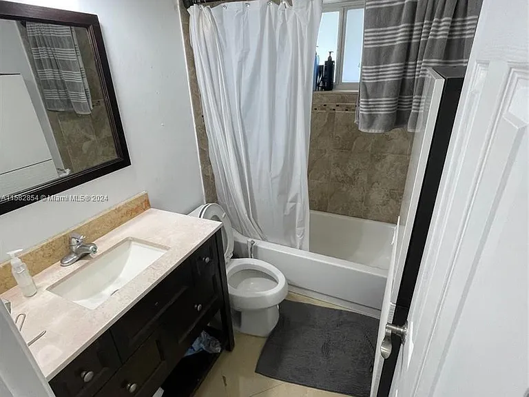 4920 SW 27th Ave — Photo 16