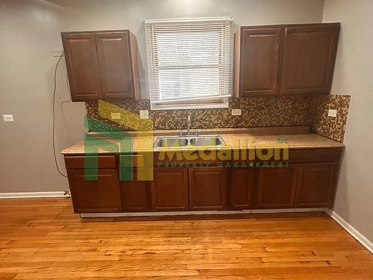 5954 S Maplewood Ave — Photo 13