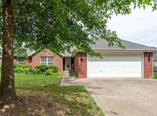 896 N Blazing Star Dr, Fayetteville, AR 72704