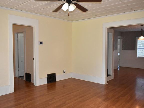 2nd image of 802 Locust St