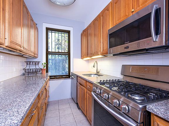 5th image of 41 W 96th St #1B
