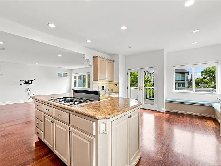 1220 Ocean Dr — Photo 14