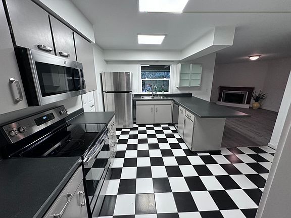The kitchen has an adjoining family room that connects to a covered patio overlooking a beautiful greenbelt.