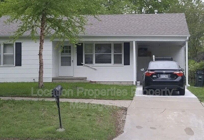 1st image of 326 E 19th St