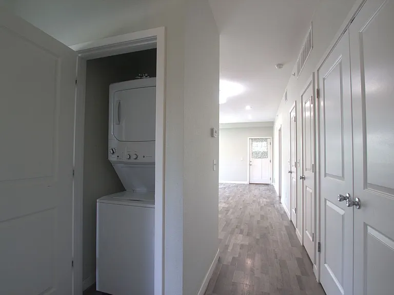 1601 Kimbark St #104 — Photo 2