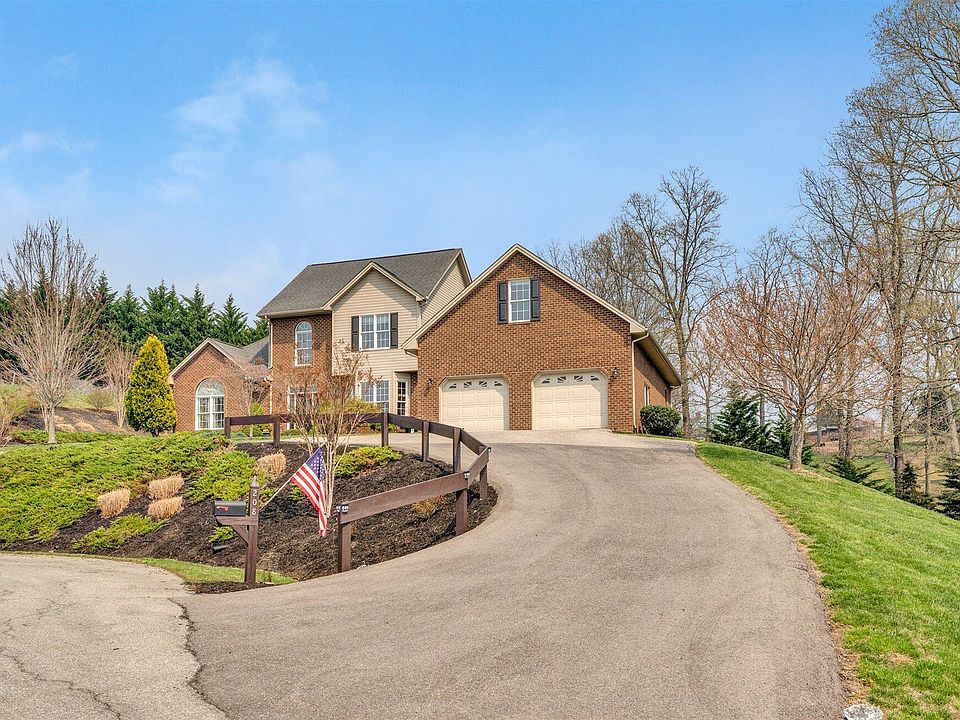 1st image of 208 Stonewall Dr