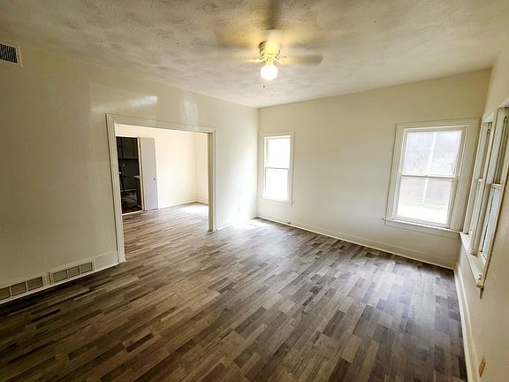 4th image of 6111 Richmond Ave