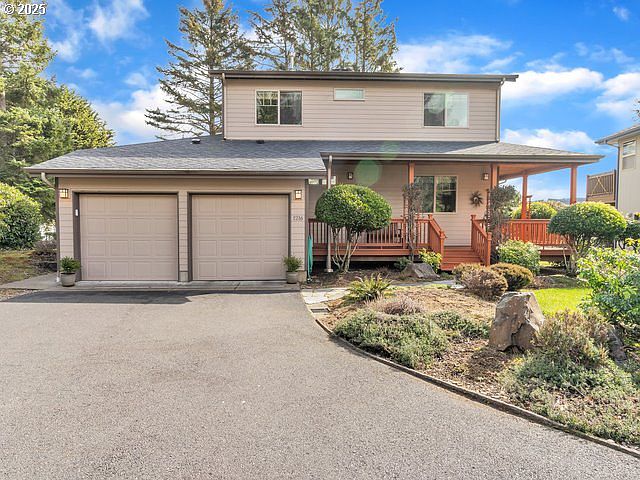 1st image of 1216 NE Pepperwood Dr