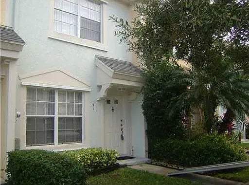 2 bed, 1.5 bath, 1026 sqft, $2,400 — Photo 2