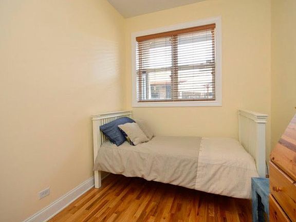 4th image of 7510 N Greenview Ave APT 3