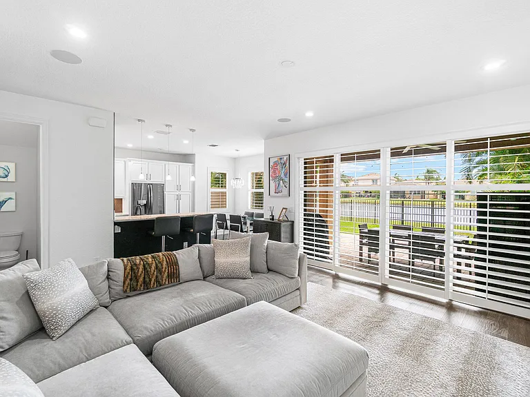 8300 Calabria Lakes Dr — Photo 15