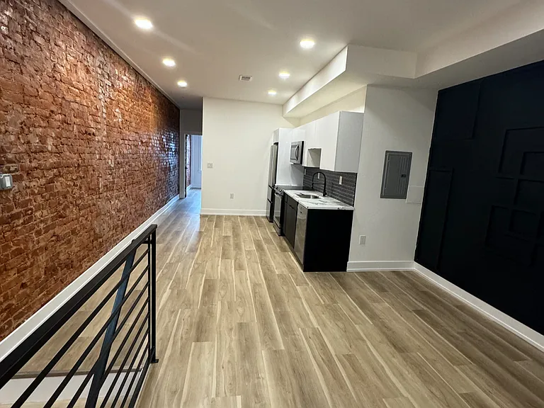 1224 W Hilton St #B — Photo 6