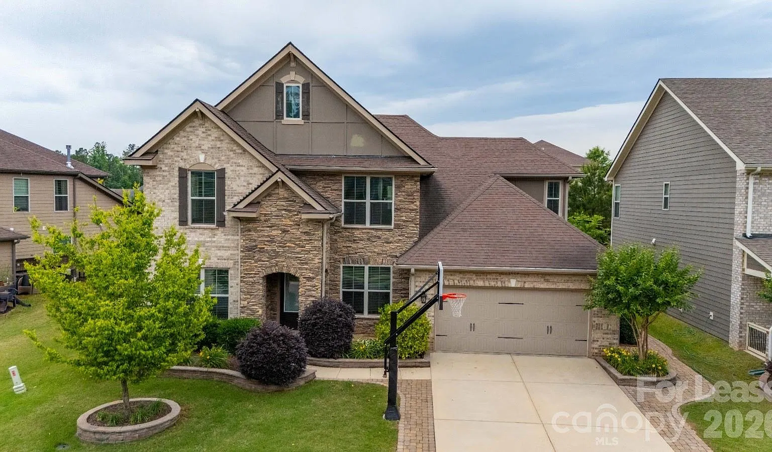 5 bed, 4.0 bath, 3841 sqft, $3,850 — Photo 1