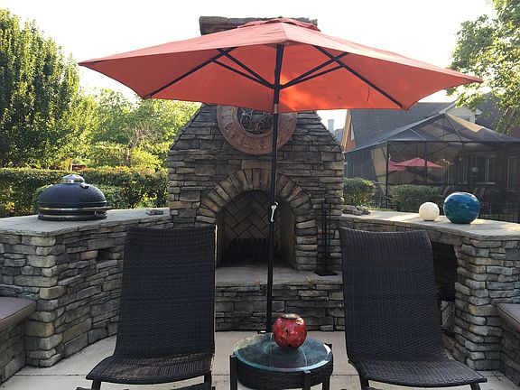 Outdoor Fireplace & Grill