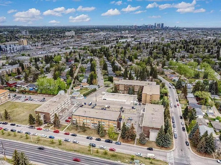 10 Frobisher Blvd SE — Photo 55