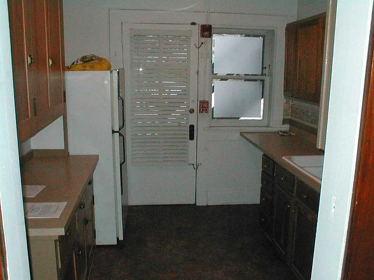 302 W Grand Ave #2 — Photo 8