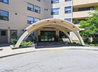 700 Dynes Rd #101, Burlington, ON L7N3M2