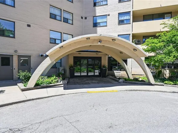 700 Dynes Rd #101, Burlington, ON L7N 3M2