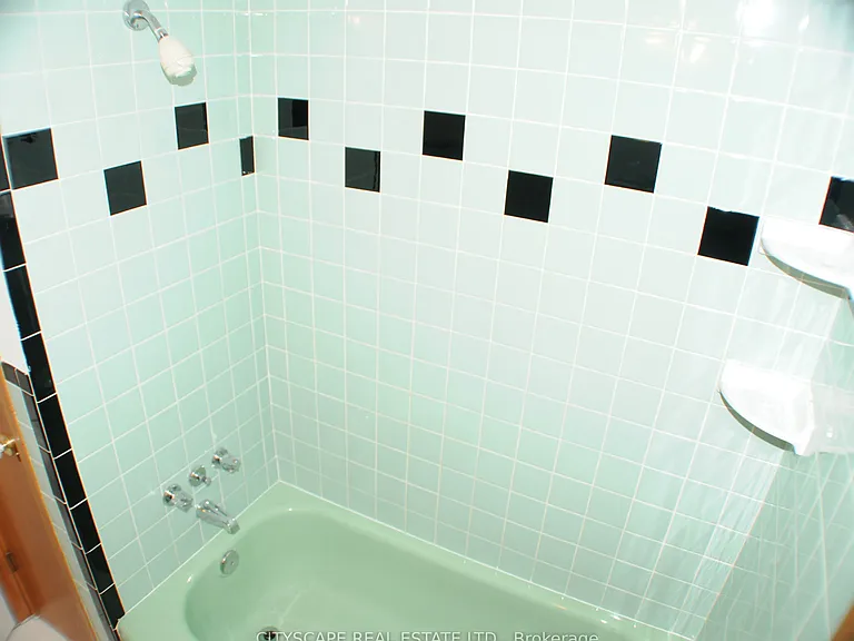 49 Algoma St — Photo 16
