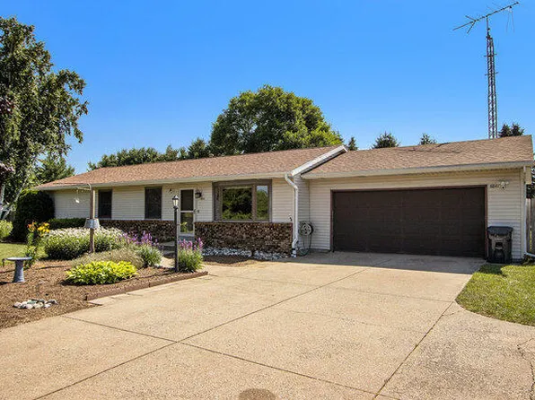 8841 S 12th St, Portage, MI 49024