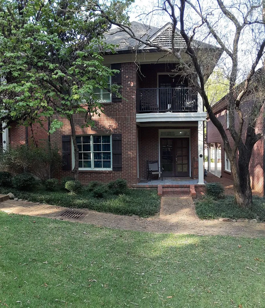 3 BD/3.5 BR Furnished — Photo 1