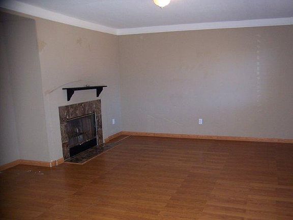 3rd image of 1347 Houston Ave