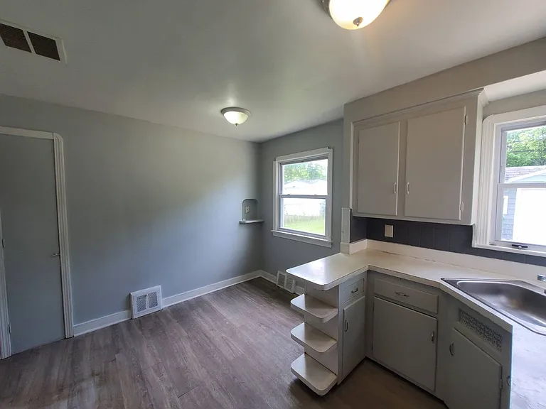 16108 Edgewood Ave — Photo 9