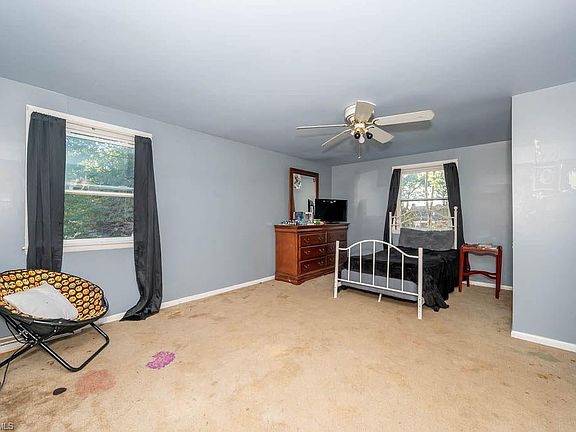 3rd image of 174 Wilson Ave