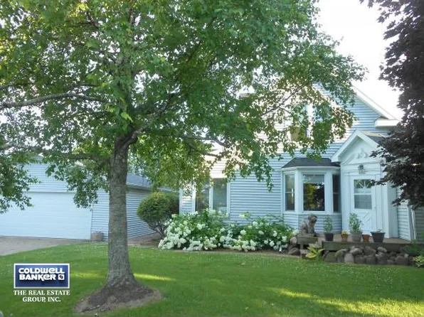 8303 Oak Hill Rd, Omro, WI 54963