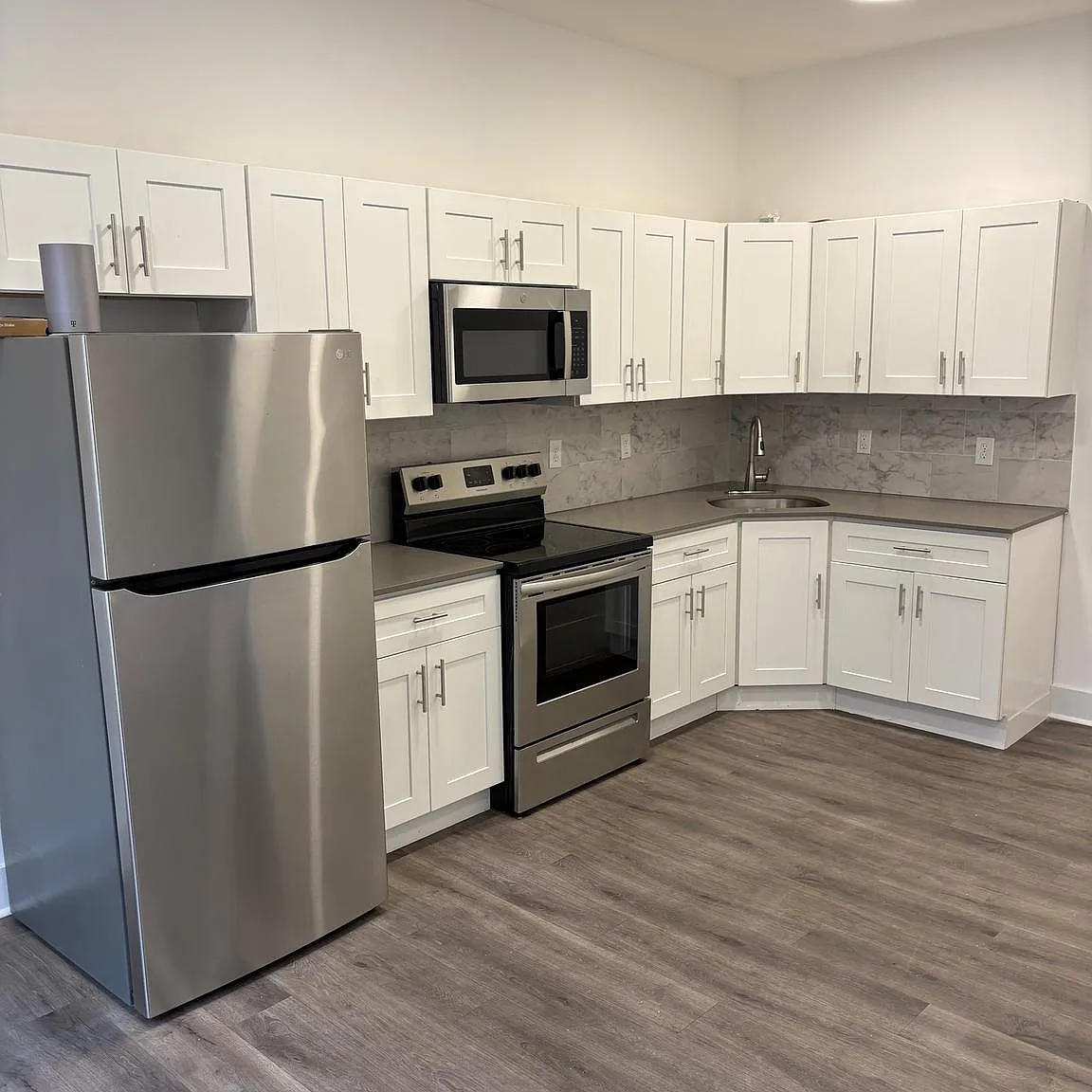 3 bed, 1042 sqft, $1,950 — Photo 1