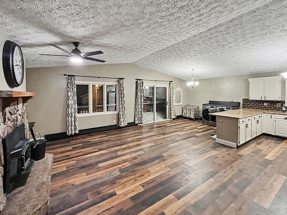 1st image of 6920 Viburnum Dr #A
