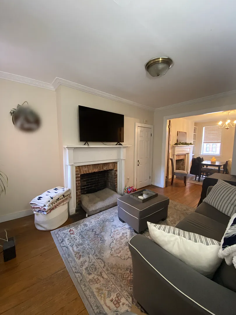 522 Bond St. - Charming 2 possible 3 bed, 1 bath Townhouse in Fells Point — Photo 1