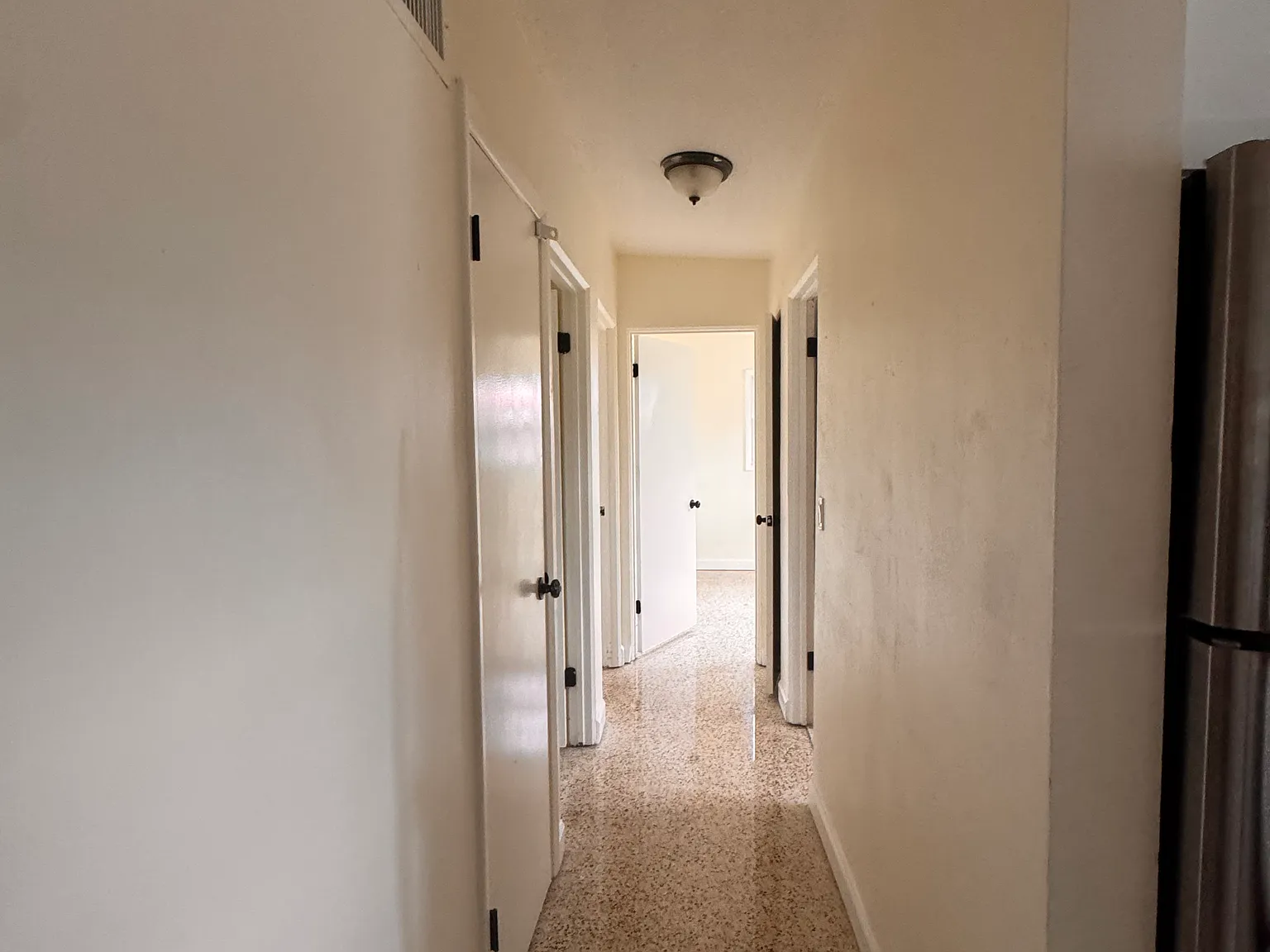 3 bed, 1061 sqft, $2,950 — Photo 4