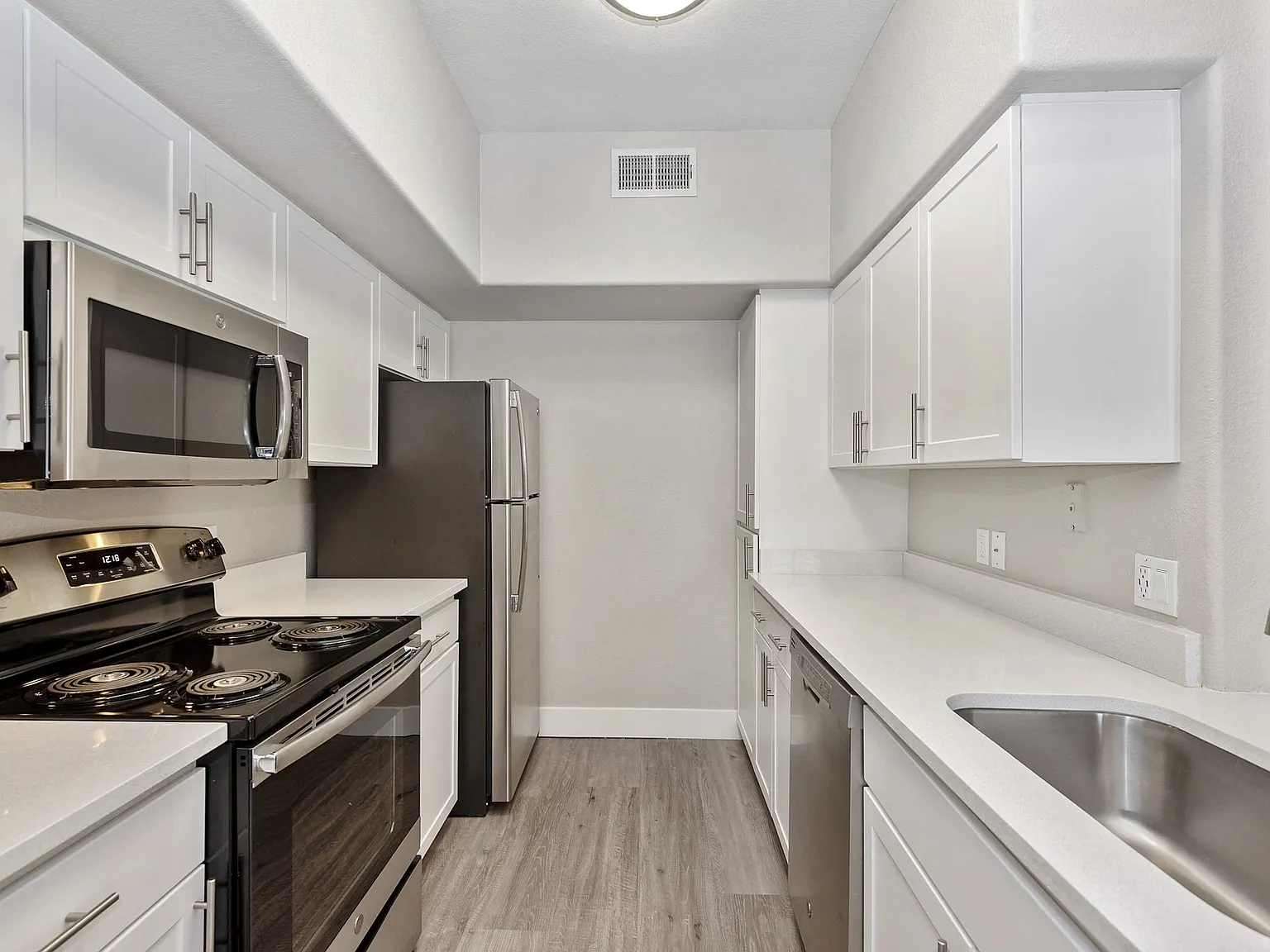 The Retreat Apartments — Photo 3