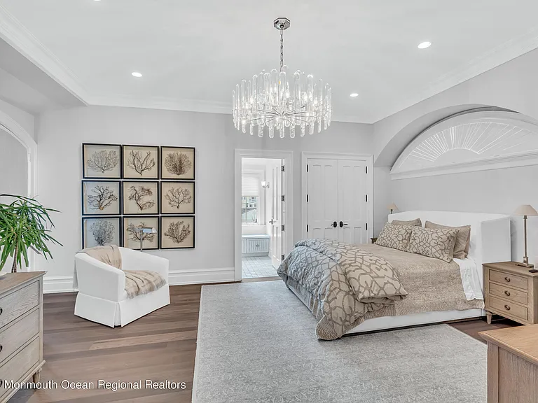 459 Normandy Dr — Photo 16