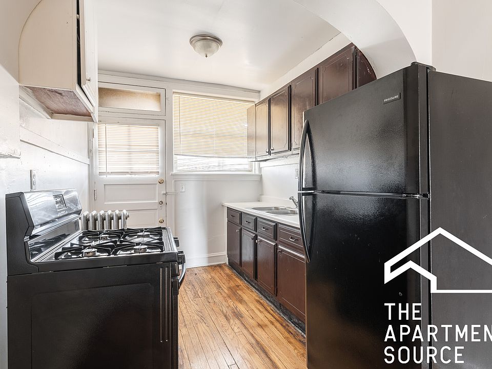 1st image of 2109 Grove Ave #106