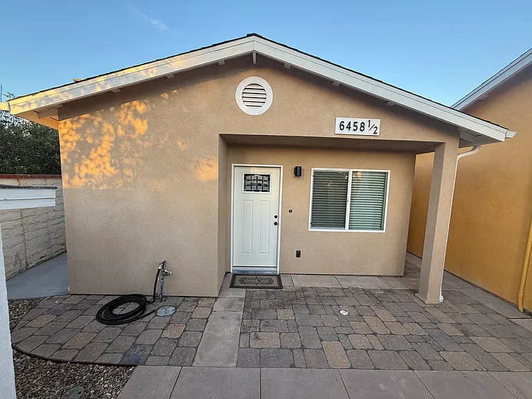 6458 N Creighton Cir — Photo 1