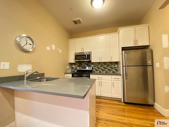 3rd image of 564 Sterling Pl #1L