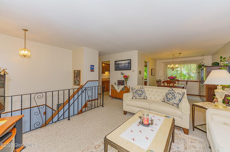 4th image of 12 Valley View Drive
